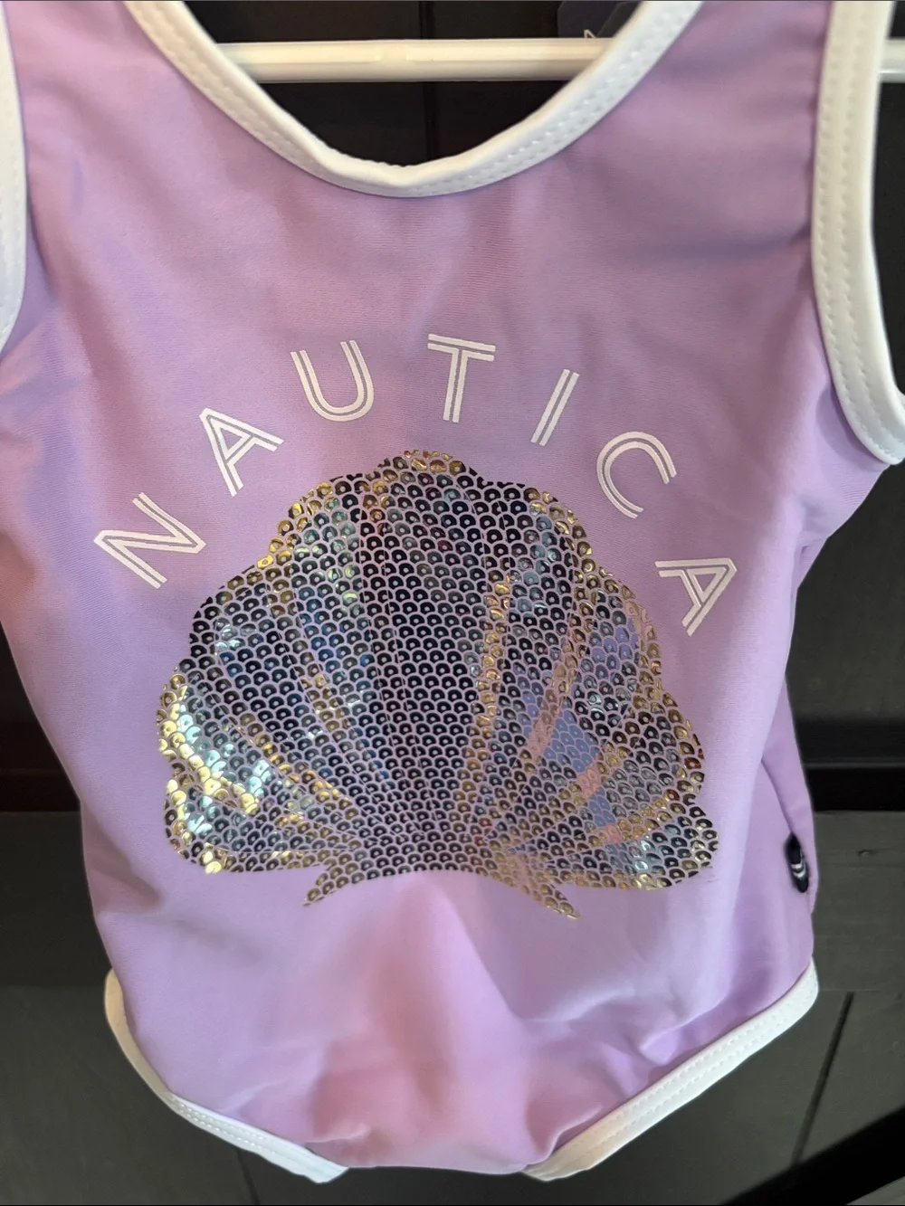 Nautica design shell iridescent